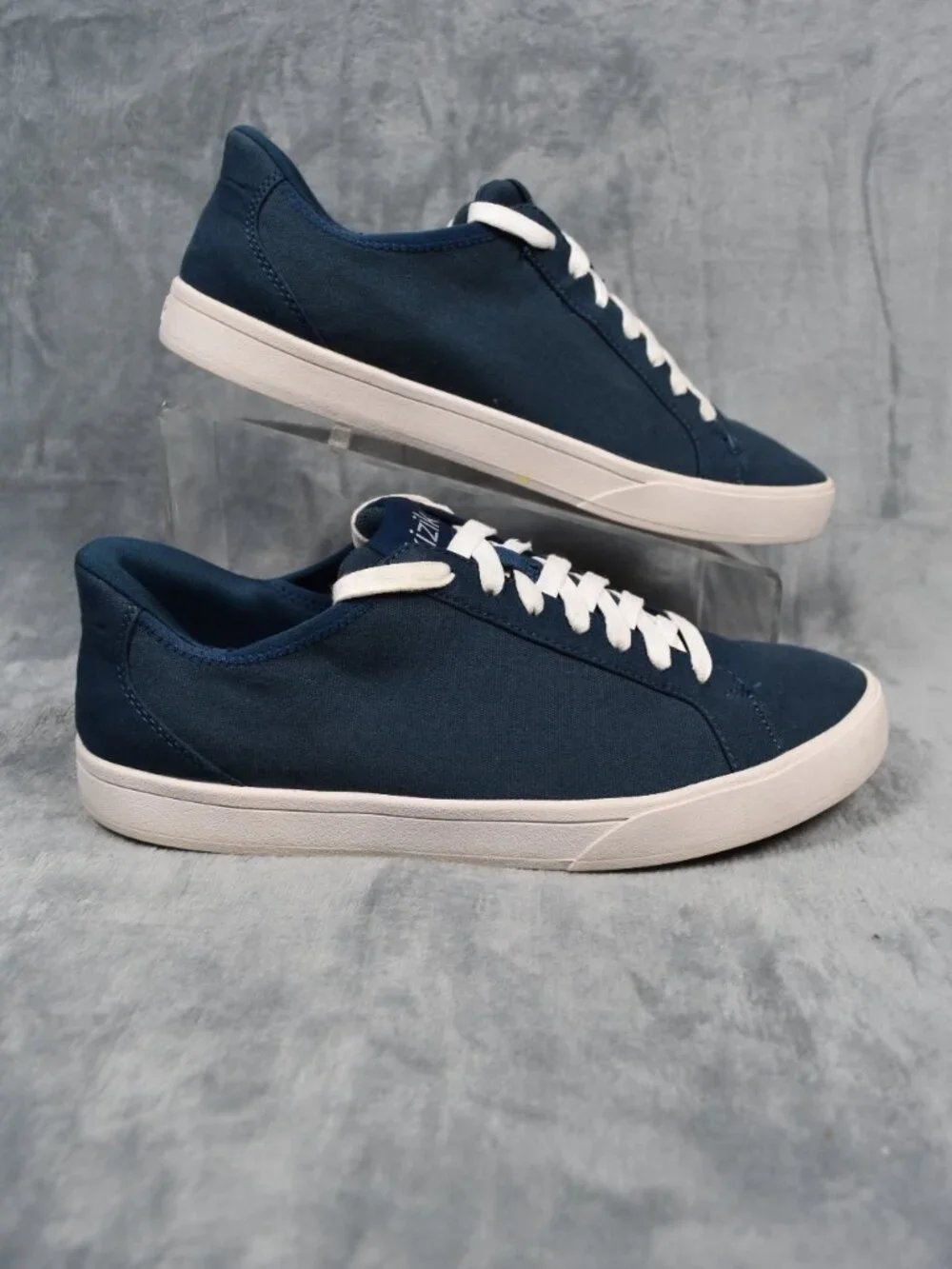 Kizik Irvine Tidepool Blue hands-free slip-on Canvas Sneakers Women Size 9